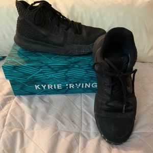 Nike Kids'  Kyrie 3 Basketball Shoes Size 7Y